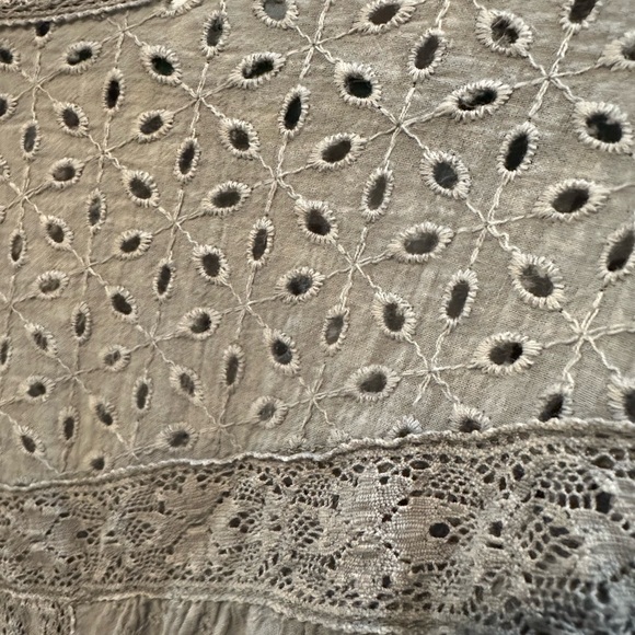 Oli & Hali top - Picture 2 of 15